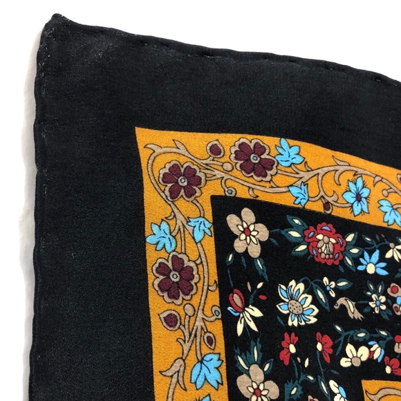 Bill Blass 100% silk scarf - Picture 6 of 10